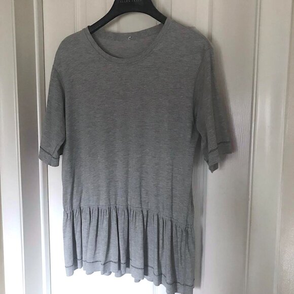 Cute Lululemon Peplum Tee Top Blouse in Heathered Gray Micro Stripe - Picture 2 of 9